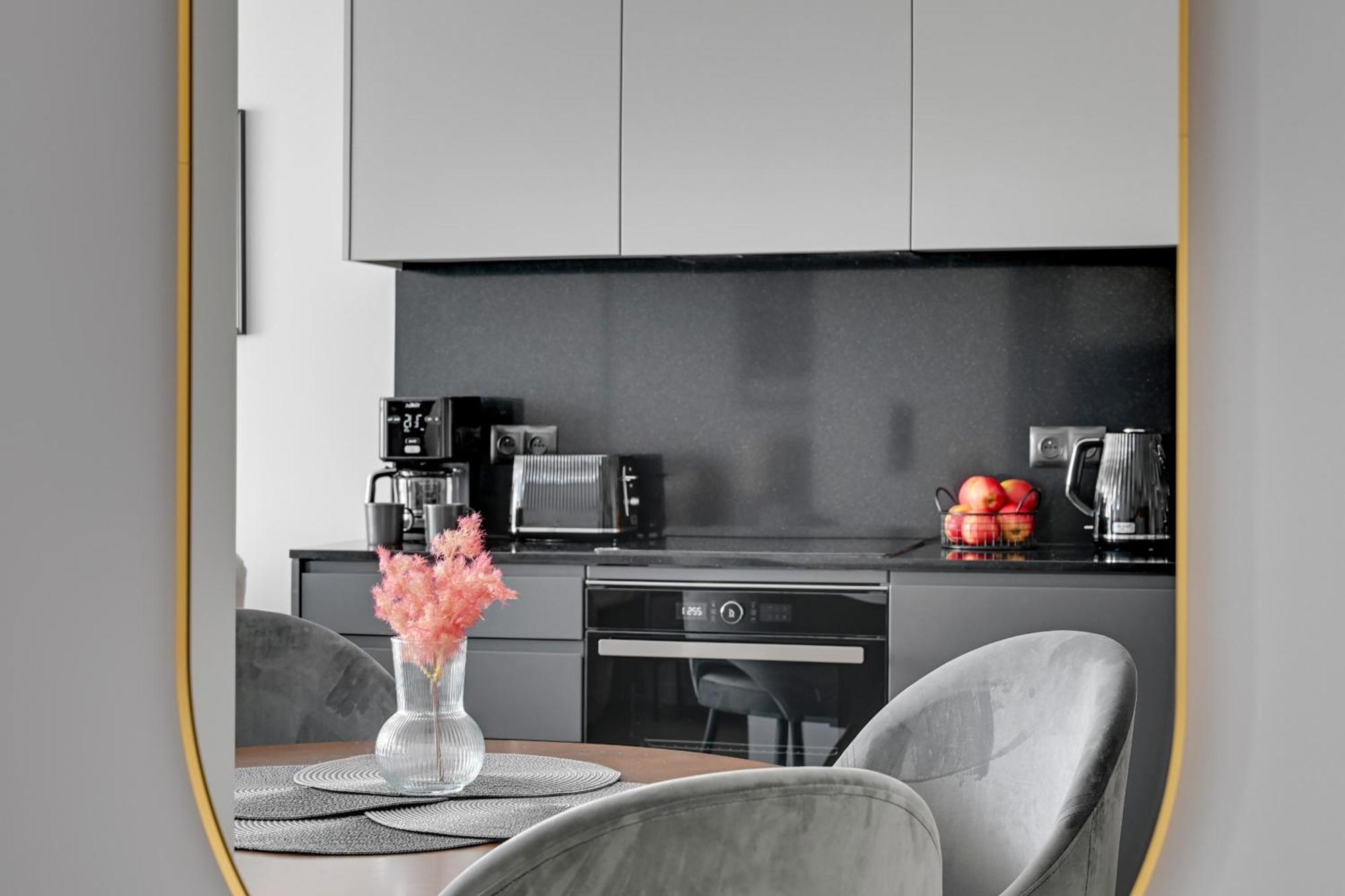 Scala 60K City Center Apartments With Parking By Lion Apartments 그단스크 외부 사진